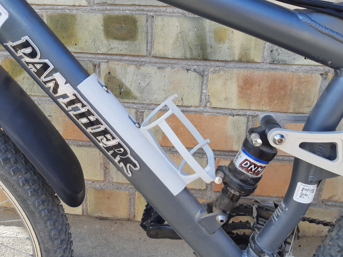 Dviratis su antruoju gertuvės laikikliu.